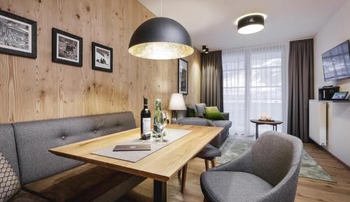 Superior One-Bedroom Apartment with Balcony