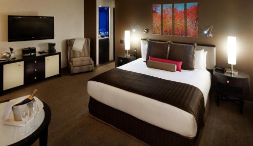 Grand Deluxe King Room