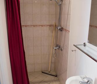 Twin Room with Shower
