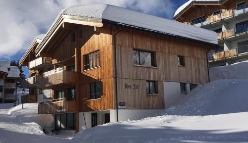 Apartment with Mountain View