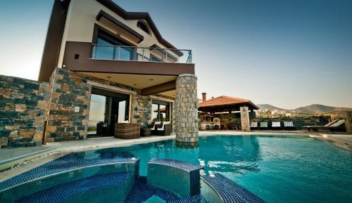 Four-Bedroom Villa (6-8 Adults)