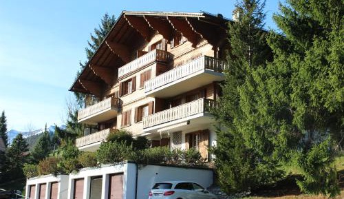 Apartment with Mountain View