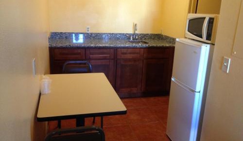 Queen Room - Non-Smoking