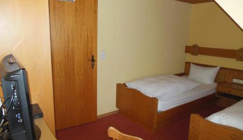 Small Twin Room Street Side