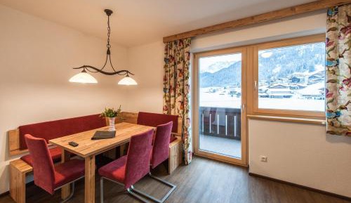 Apartment with Mountain View