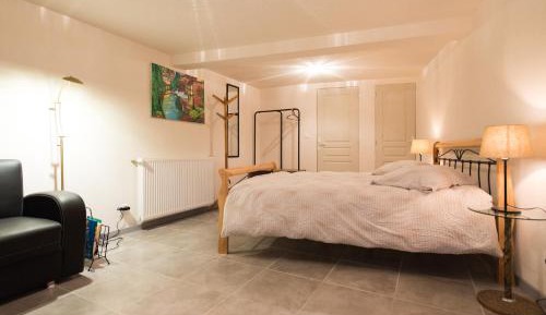 Deluxe Double Room (2 Adults + 1 Child)