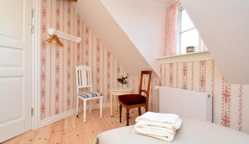 Double or Twin Room with Shared Bathroom