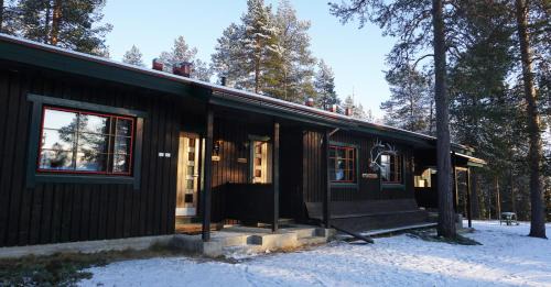 Two-Bedroom Chalet with combined living room