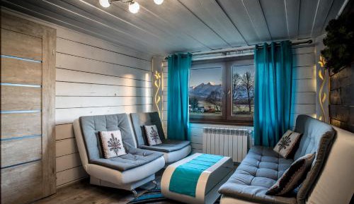 Apartment with Mountain View