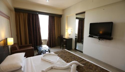 Deluxe Double or Twin Room (Extra 10% Discount on Room Rate)