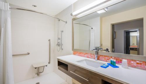 Standard Queen Room - Disability Access