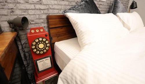 Standard Queen Room with Bathroom