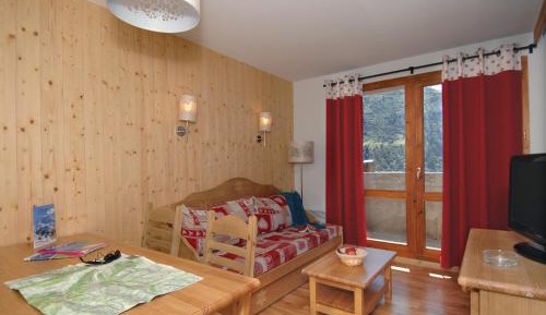 One-Bedroom Apartment with Cabin (6 Adults)