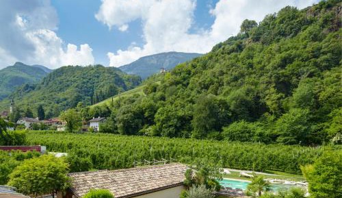 Two-Bedroom Apartment with Mountain View