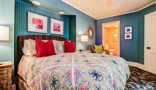 Standard Queen Room
