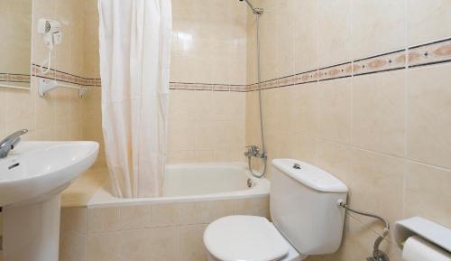 Triple Room with air conditioning and balcony