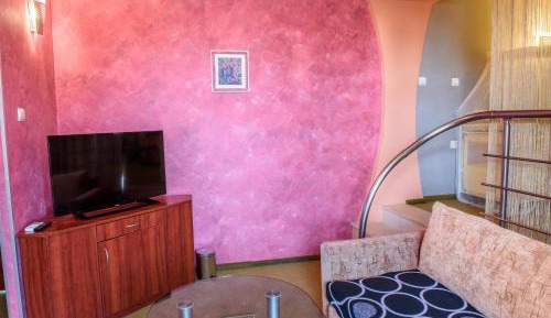 Studio - Split Level
