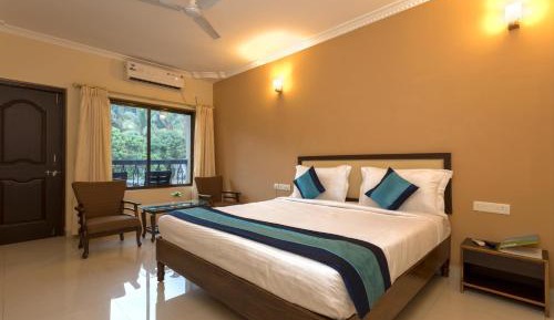 Deluxe Room with Pool View