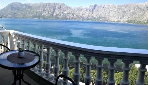Studio with Balcony and Sea View (3 Adults)