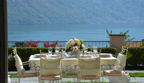 Two-Bedroom Apartment with Lake View