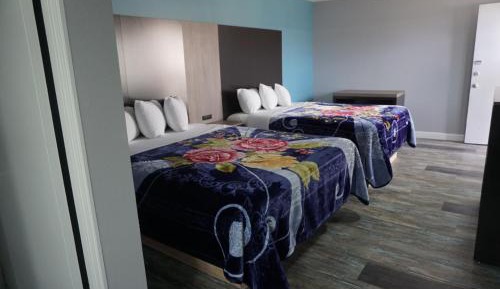 Queen Room with Two Queen Beds - Non-Smoking