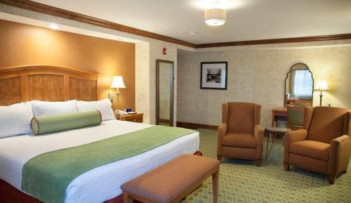 West Wing Preferred King Room