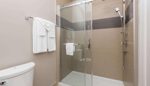 Suite - Disability Access/Non-Smoking