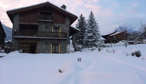 Apartment with Mountain View