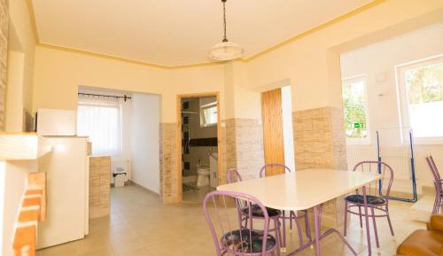 Apartment With Shared Bathroom