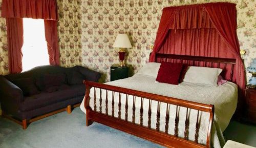 Deluxe King Suite