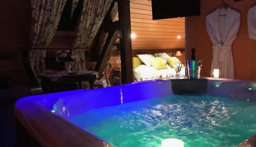 Suite with Hot Tub