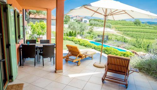 One-Bedroom Apartment with Garden View