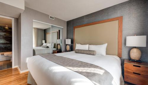 Executive Two-Bedroom Suite with 1 King and 1 Queen