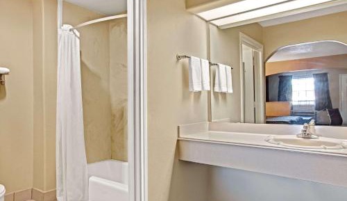 1 King Bed, Mobility Accessible Suite, Bathtub w/ Grab Bars, Non-Smoking