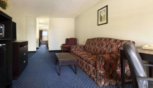 Studio Suite with Two Double Beds - Non-Smoking