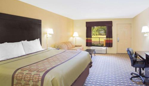 Deluxe King Suite