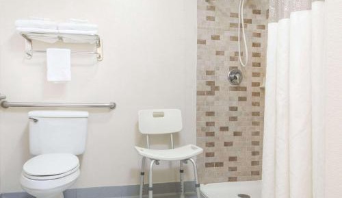 Queen Room with Two Queen Beds and Roll-In Shower - Mobility Accessible/Non-Smoking