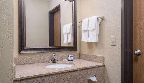 King Suite with Hot Tub - Non-Smoking