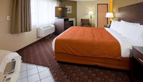 Premier King Suite - Non-Smoking