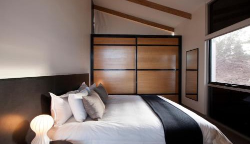 One-Bedroom with Waterfront View - Sidney
