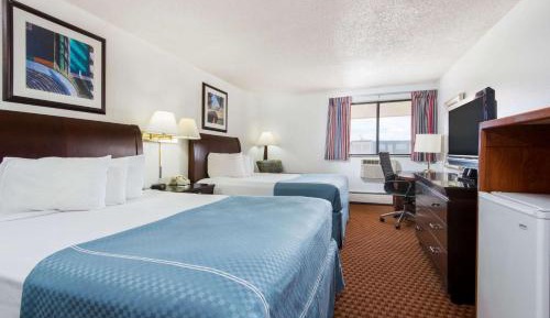 Queen Room with Two Queen Beds - Non-Smoking