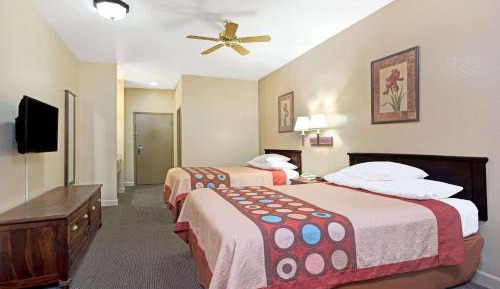 Queen Room with Two Queen Beds - Smoking