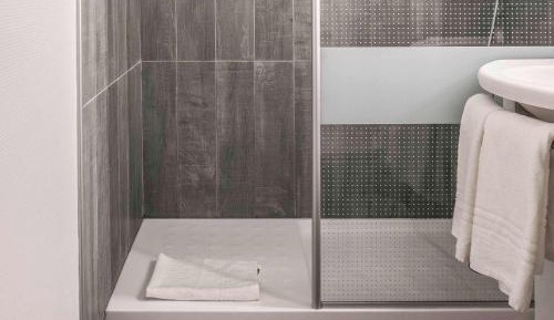 Standard Room with 1 double bed and 1 single bed