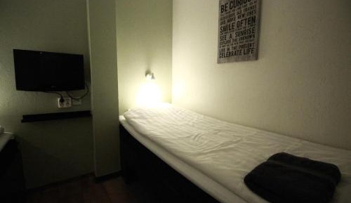 Small Double or Twin Room - No Window