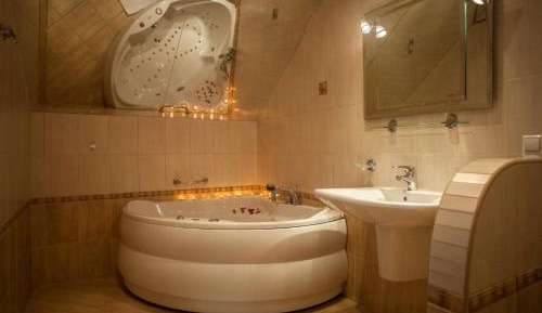 King Room with Spa Bath