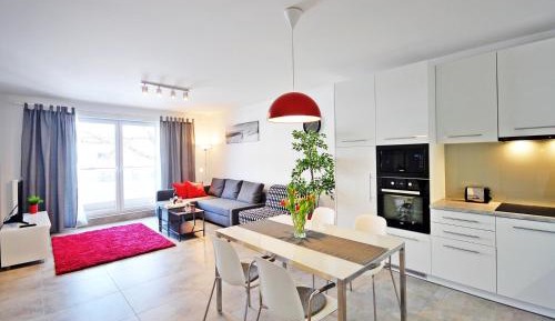 Apartment with Pool View 