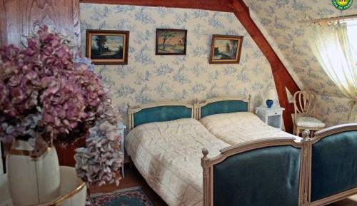 Twin Room with Private Bathroom