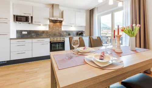 Apartment with Mountain View