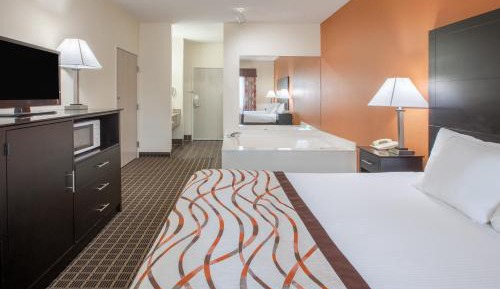 One Bedroom King Suite - Non-Smoking