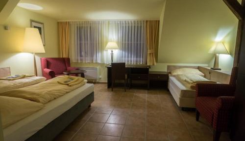 Quadruple Room with Private Bathroom